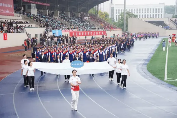 Chongqing Normal University er vertskap for de 57. vårens friidrettsspill