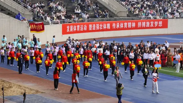 Chongqing Normal University er vertskap for de 57. vårens friidrettsspill