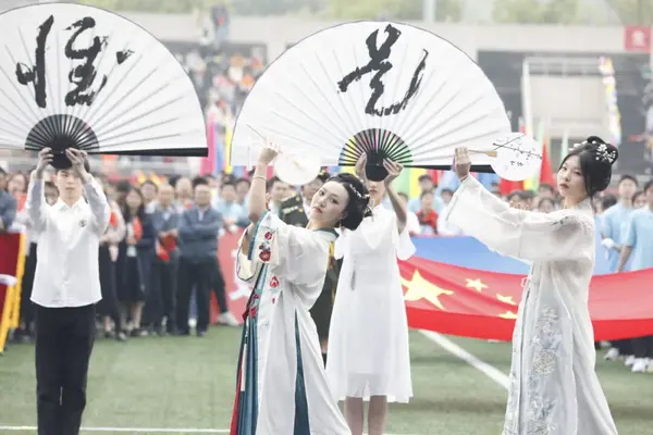 Chongqing Normal University er vertskap for de 57. vårens friidrettsspill