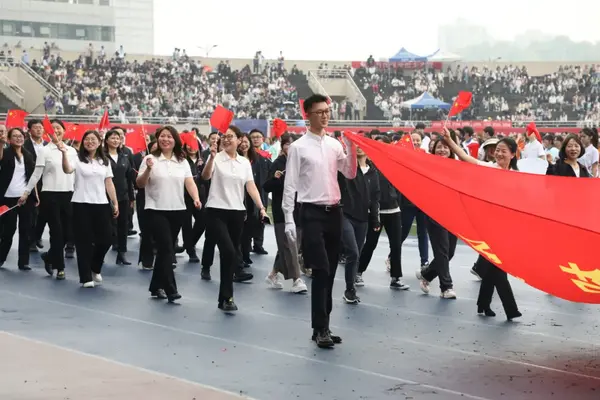 Chongqing Normal University er vertskap for de 57. vårens friidrettsspill