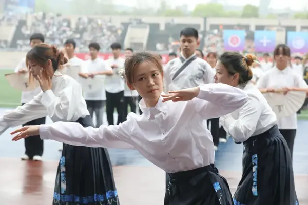 Chongqing Normal University er vertskap for de 57. vårens friidrettsspill