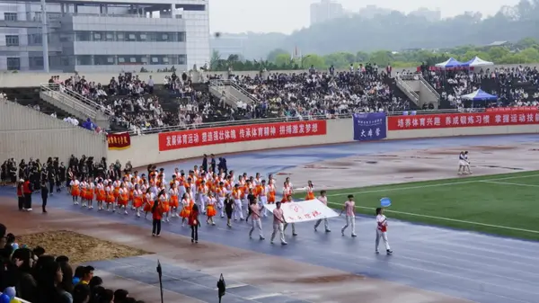 Chongqing Normal University er vertskap for de 57. vårens friidrettsspill